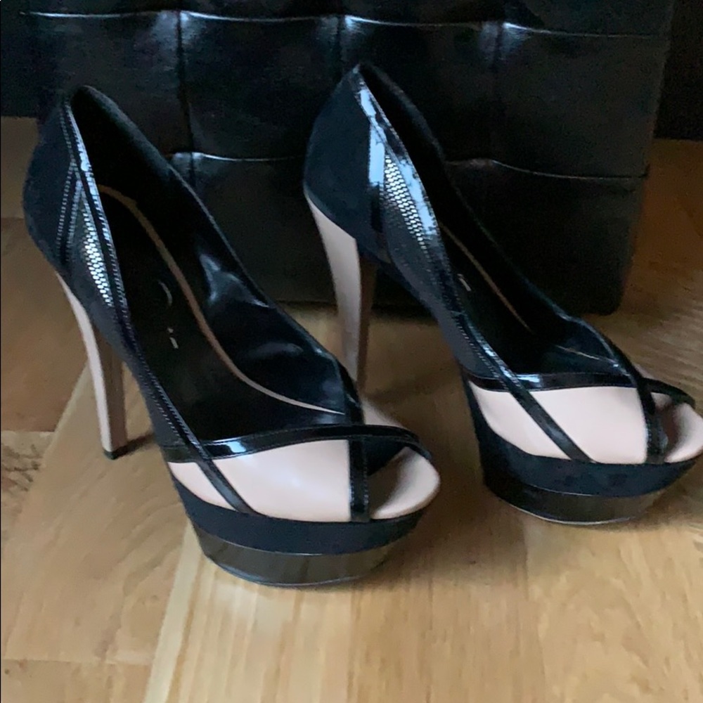 Size 8 Jessica Simpson high heel shoes